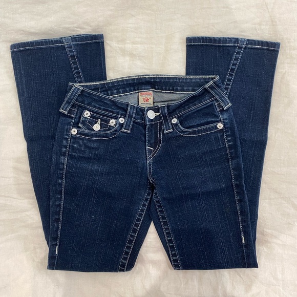 True Religion Joey Low rise Bootcut Jeans in Blue Dark Wash with White Stitching - Picture 1 of 7